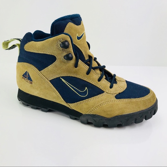 nike acg womens hiking shoes